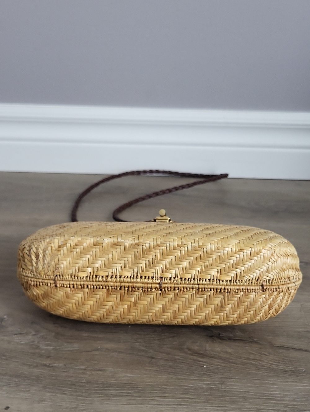 Vintage Woven Straw Rattan shoulder Bag with Leather Trim & Statement Clasp - Picture 6 of 16